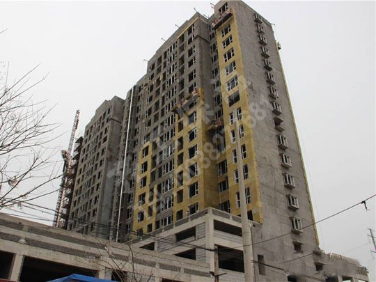 鄭州玻璃棉板可利用自身的導熱性保證室內溫度